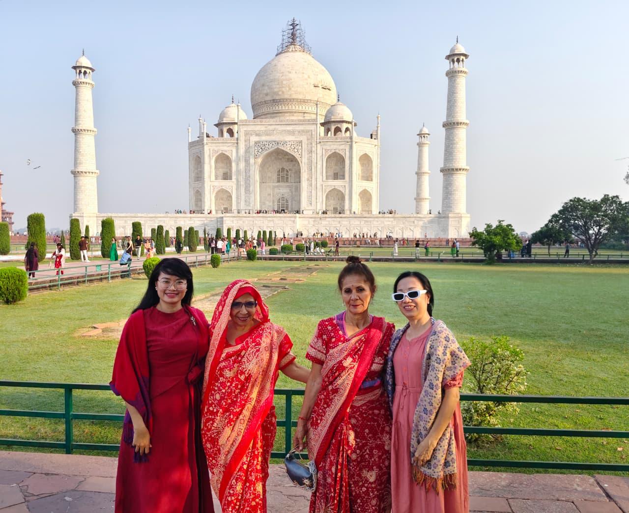 Taj Mahal Sunrise Tour From Delhi by Car