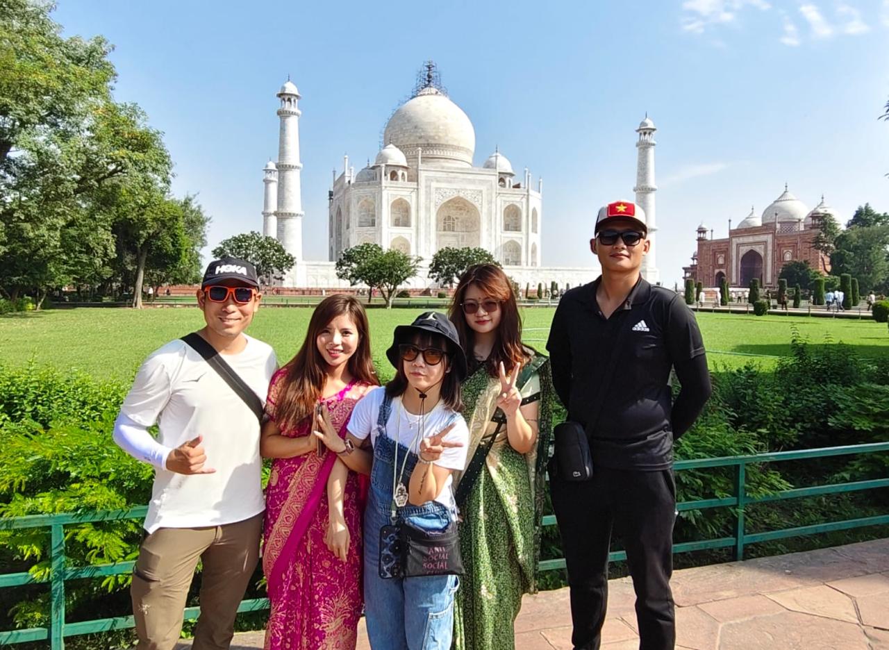 2 Days Taj Mahal and Agra Overnight Tour From Delhi