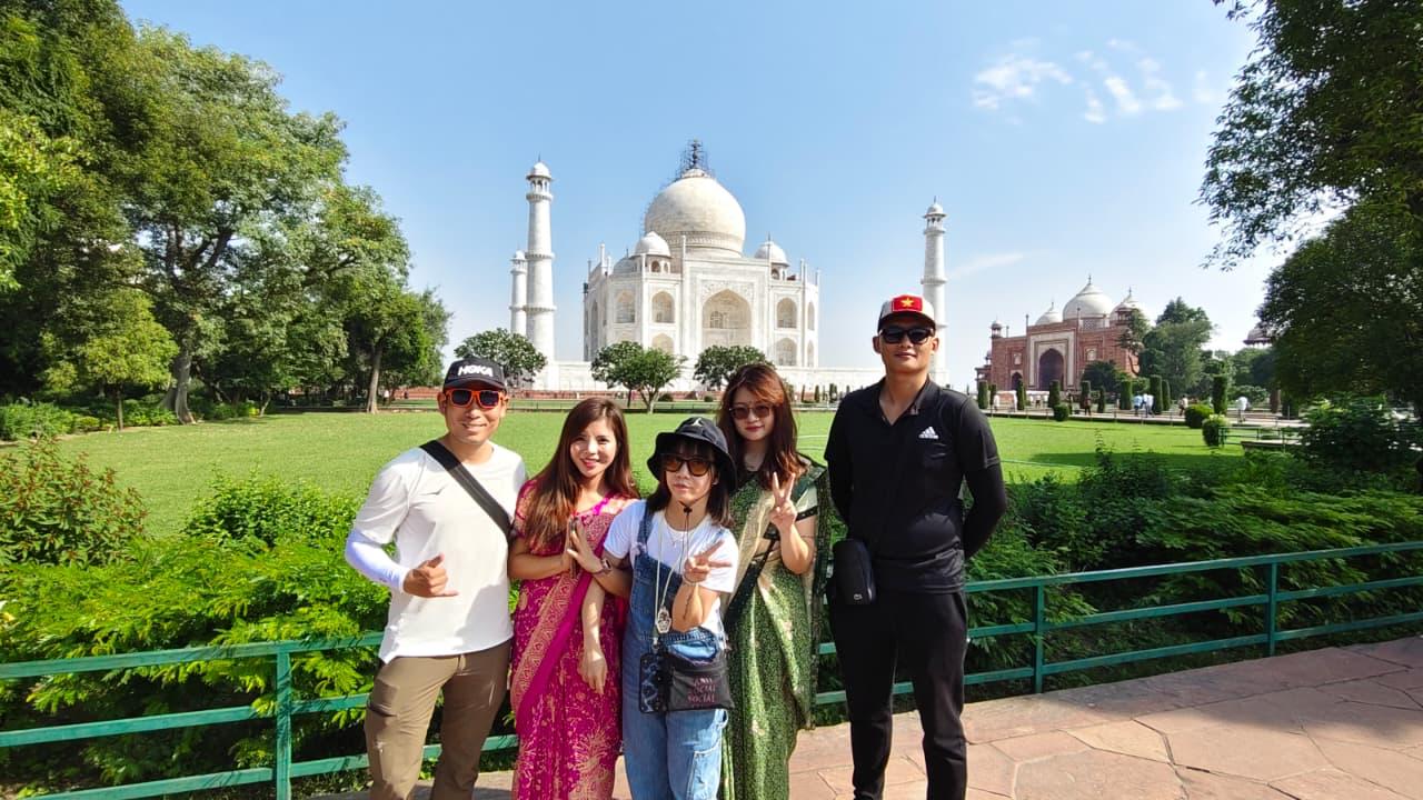 Taj Mahal & Mausoleum Skip-The-Line Tickets & guided tour